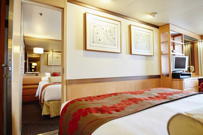 Nicko Cruises Vasco Da Gama Outside Cabin with Window & Interconnecting Door 1.jpg